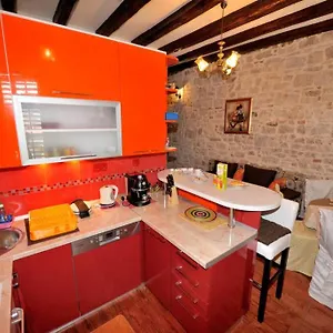 https://charming-stone-apartment-in-the-heart-of-split.splithotels.org